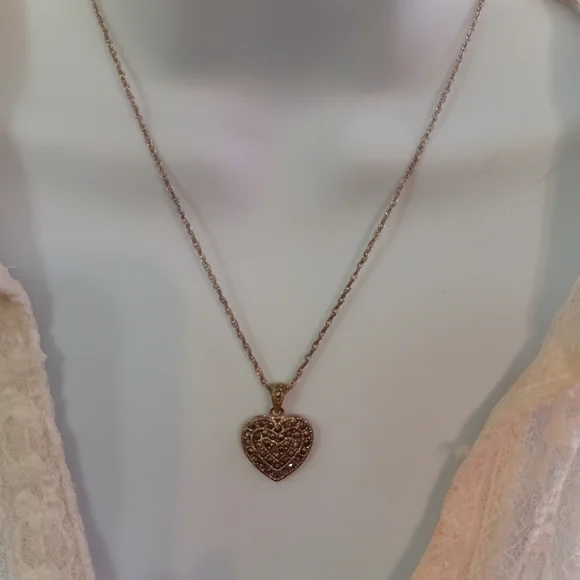 Elegant Silver Heart Pendant Necklace - Picture 3 of 3